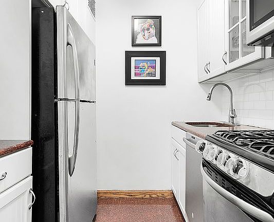 3rd image of 401 E 65th St APT 5I