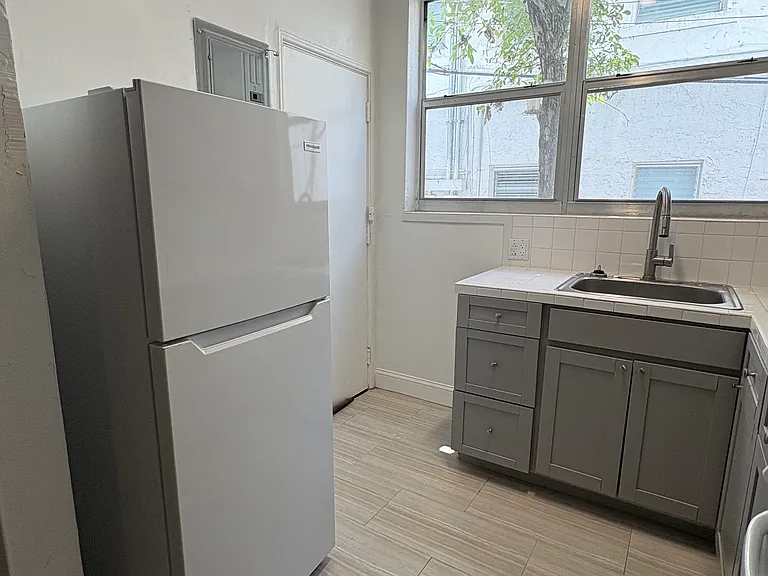 721 15th St #5 — Photo 8