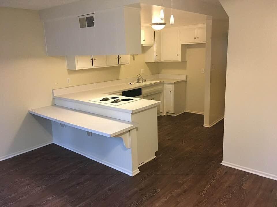 1st image of 750 W Bonita Ave