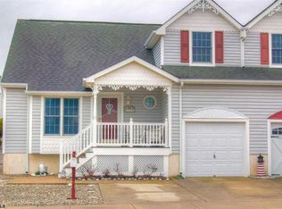 206 E Raleigh Ave, Wildwood Crest, NJ 08260