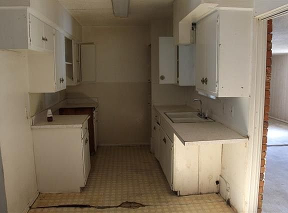 5th image of 813 Hill St
