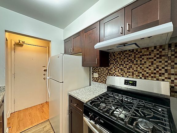 3rd image of 3710 N Pine Grove Ave #712