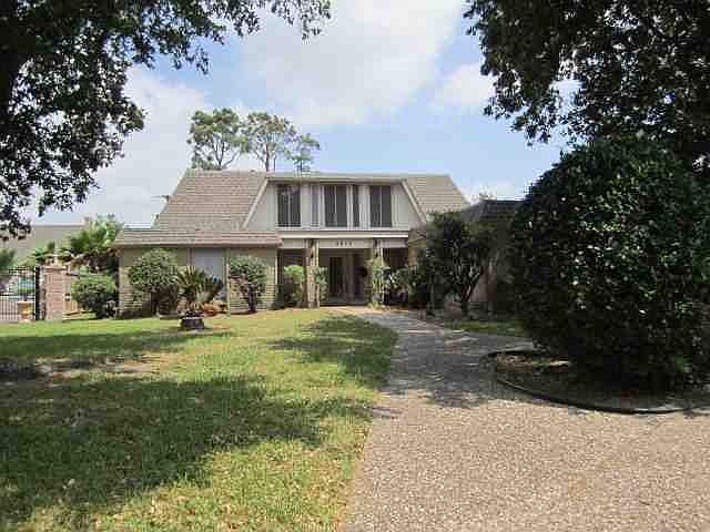 1st image of 2615 Willowick Dr