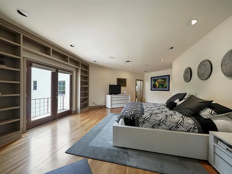 2225 Bolsover St — Photo 24