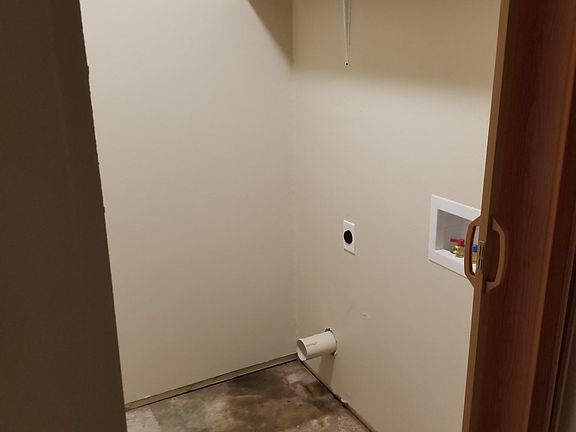 4th image of 1049 Indian Hills Dr