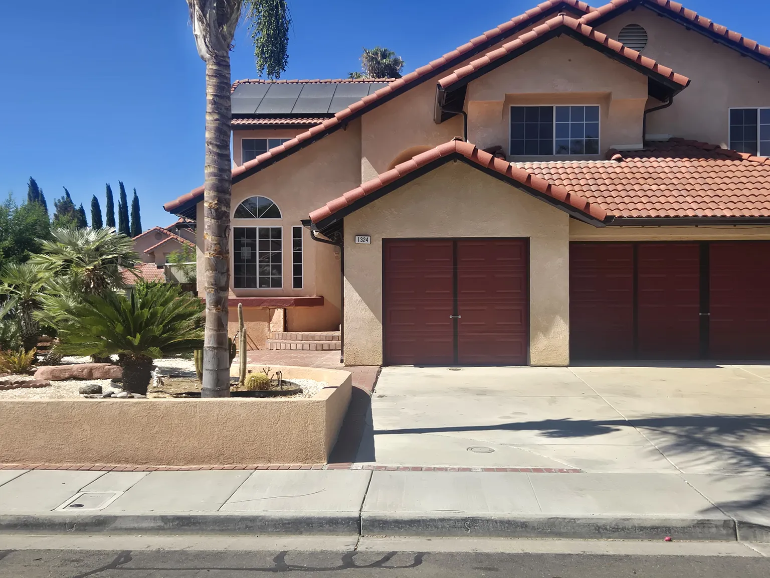 6 bed, 2916 sqft, $3,350 — Photo 1