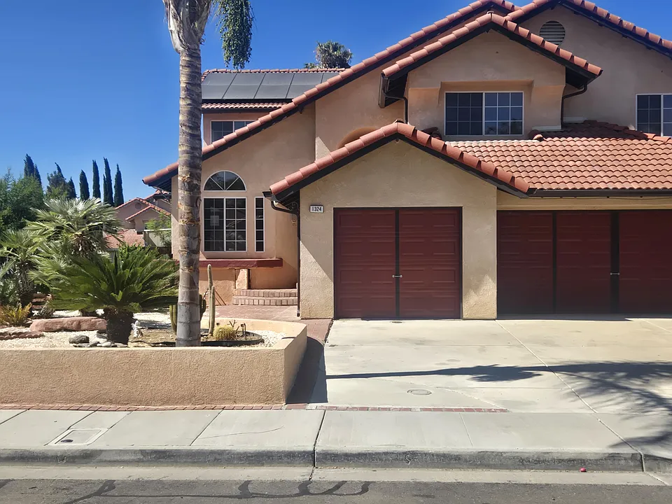 1324 El Camino Way