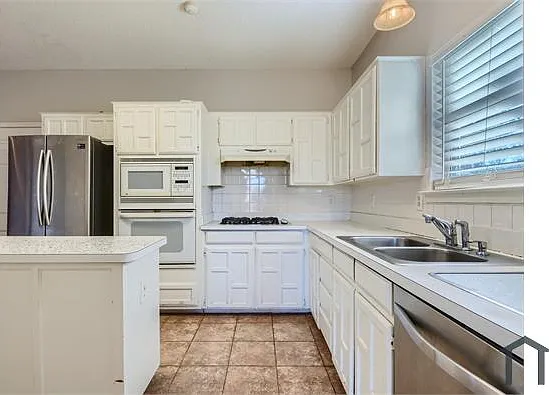 2420 Waterloo Ln — Photo 14