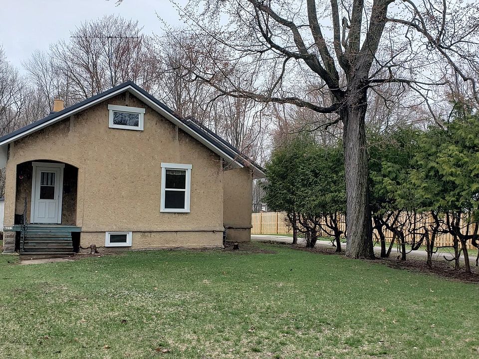 4213 13th St, Menominee, MI 49858 Zillow