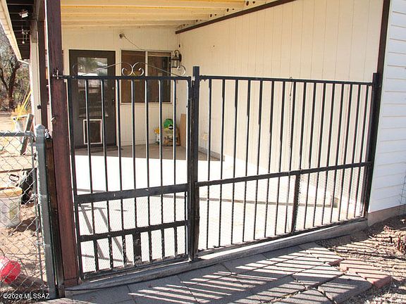 3rd image of 1009 W Placita Camillia