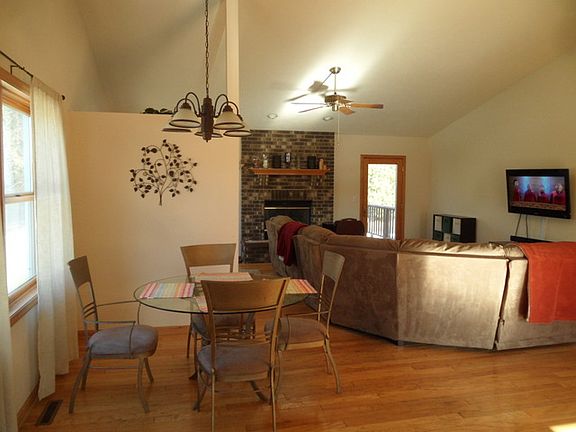 3rd image of 104 Bounty Dr NE