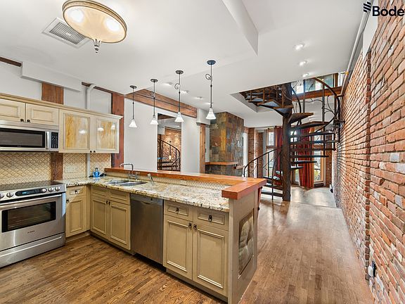 5th image of 550 Beatty St
