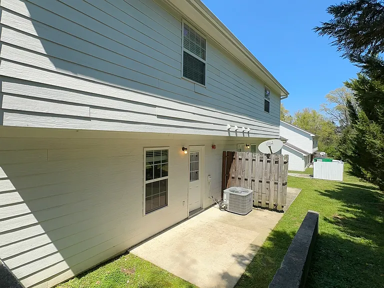 1126 Maple Tree Ln — Photo 37