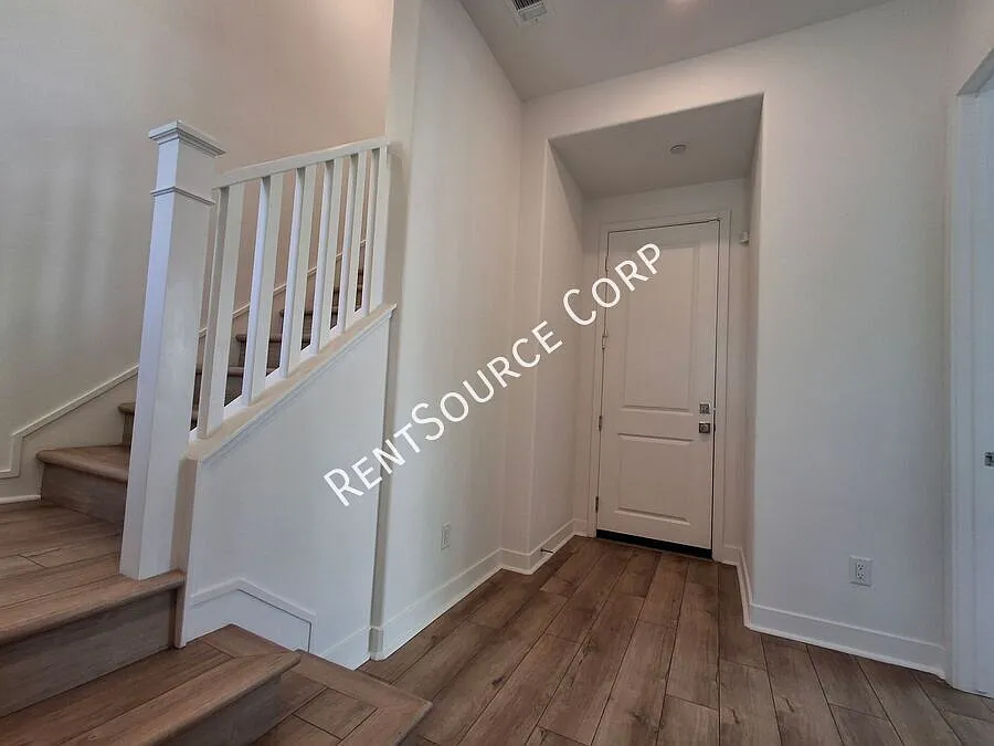 New Construction 2021 Townhouse with SOLAR for Lease in Valencia Five Pointe — Photo 3