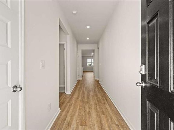 4th image of 310 Friendship Oak Way