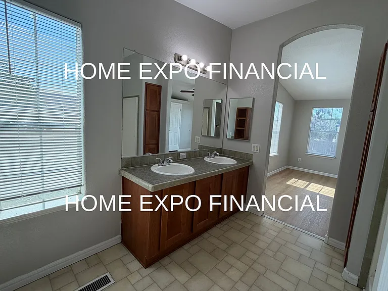 26590 Franklin Ave — Photo 39