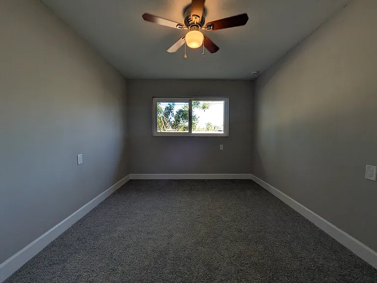 5523 Venetian Blvd NE — Photo 26