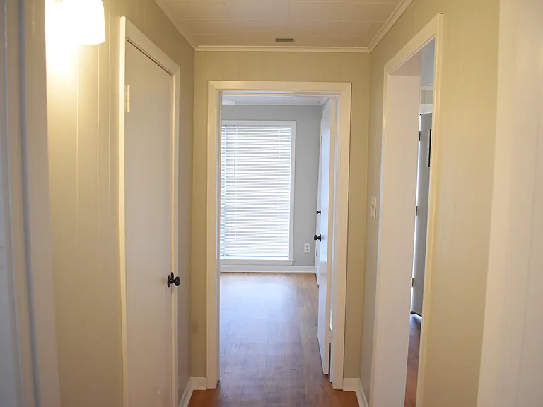 221 N Sanders St — Photo 25