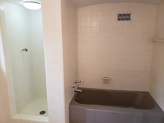5th image of 18483 Greenlawn St