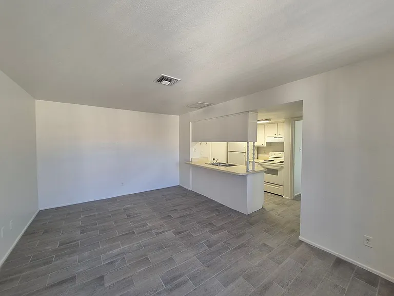 266 S 6th Ave — Photo 7