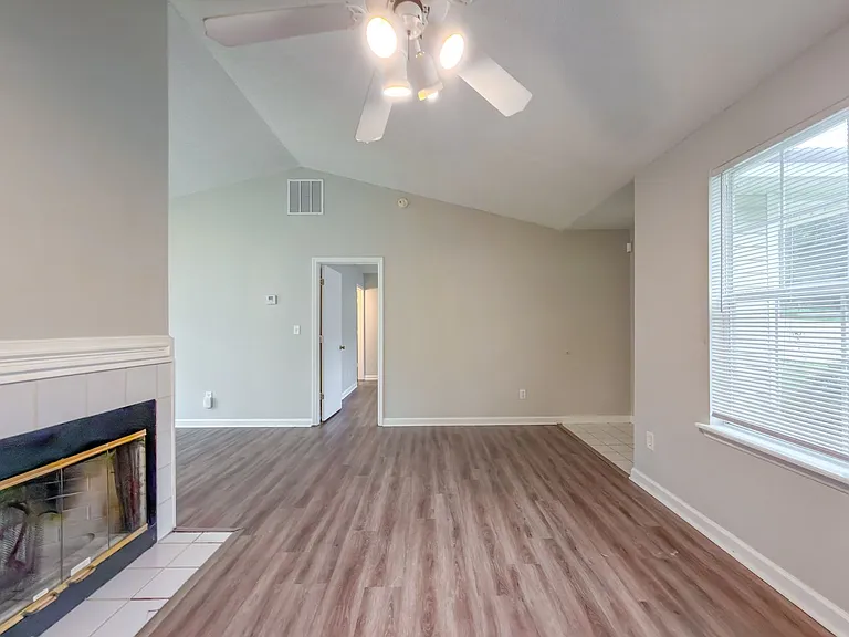 1367 Idlewild Dr — Photo 7