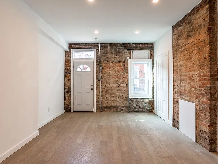 2205 Carey Way — Photo 6