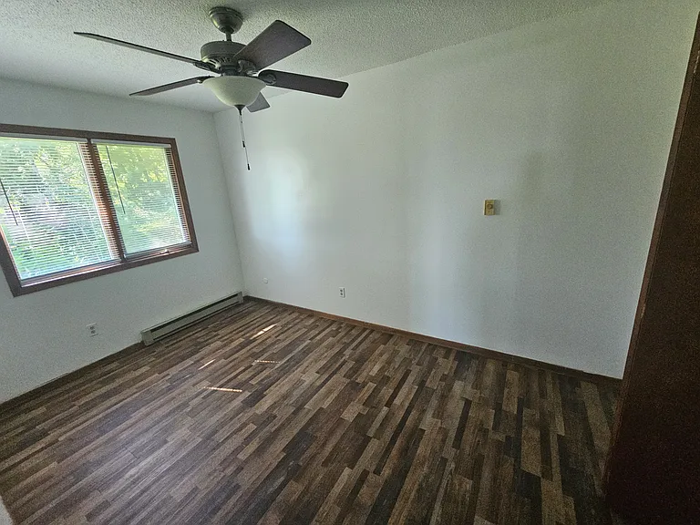1097 Oakview Dr — Photo 11