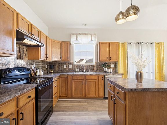 5th image of 292 Kentshire Dr