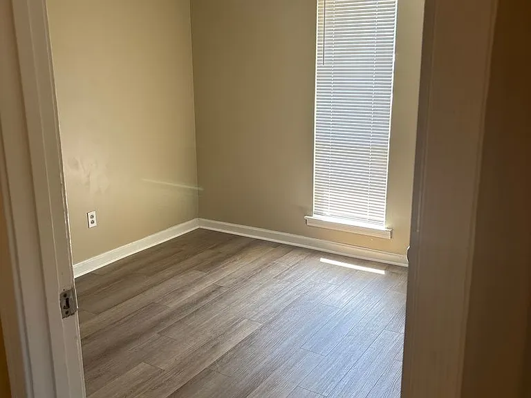 633 Groveland Dr — Photo 7