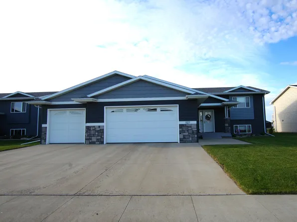 1127 32nd Ave NE, Aberdeen, SD 57401