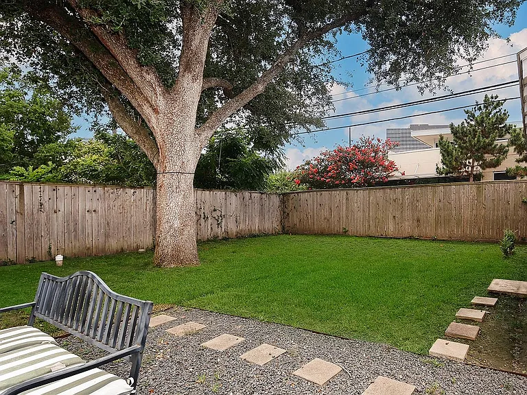 4007 Markham St — Photo 30