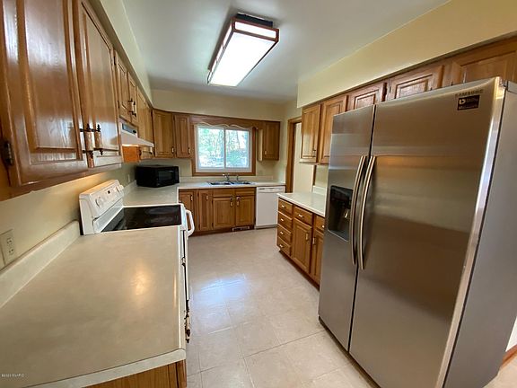 3rd image of 968 Hillbrook Dr