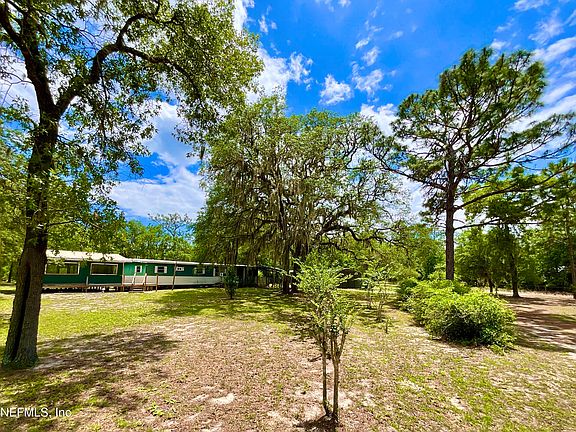 5th image of 208 COUNTRY LIVING Circle
