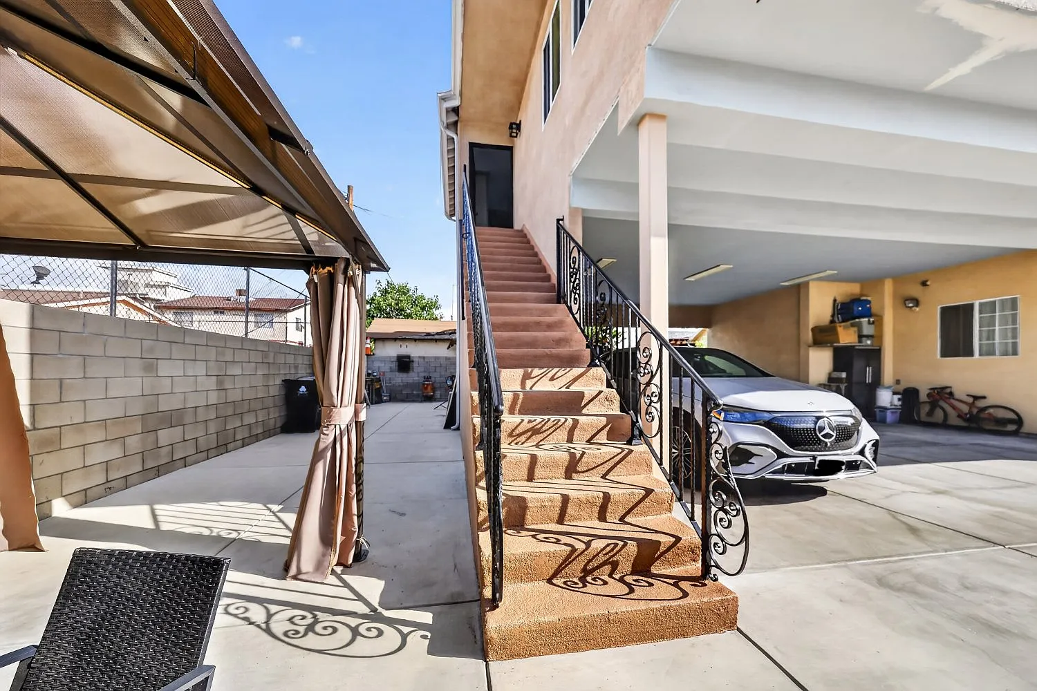 3 bed, 2100 sqft, $5,000 — Photo 2