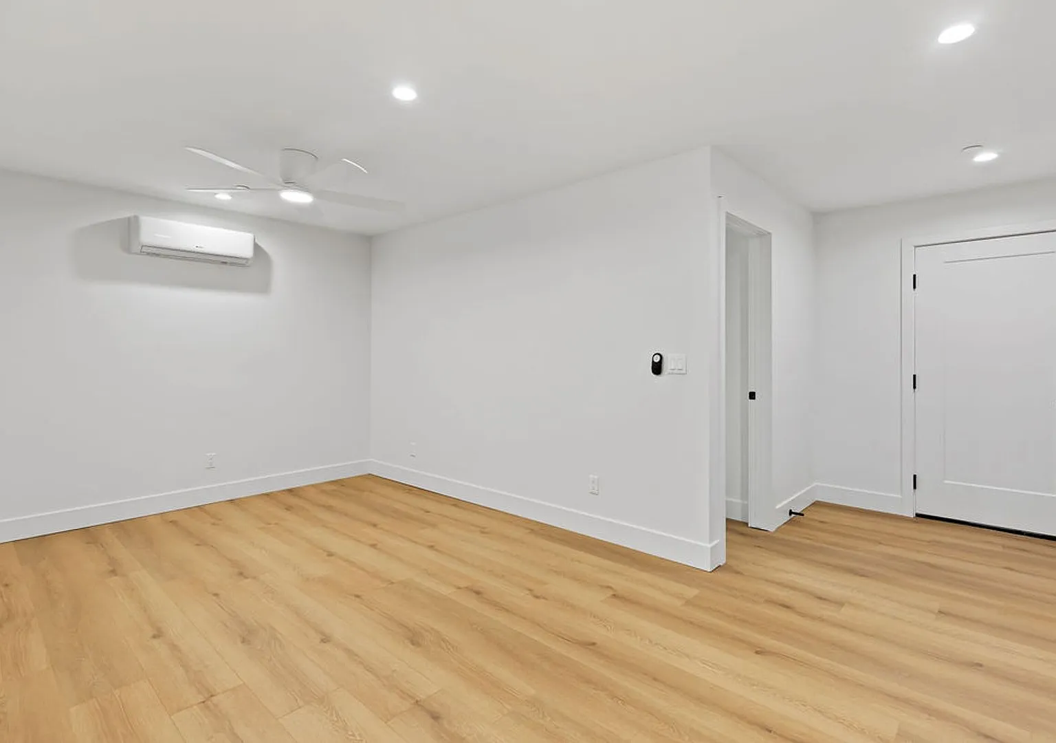 4264 42nd St — Photo 3