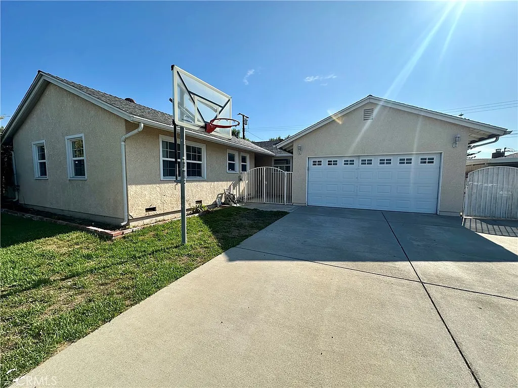 4 bed, 1342 sqft, $3,995 — Photo 3