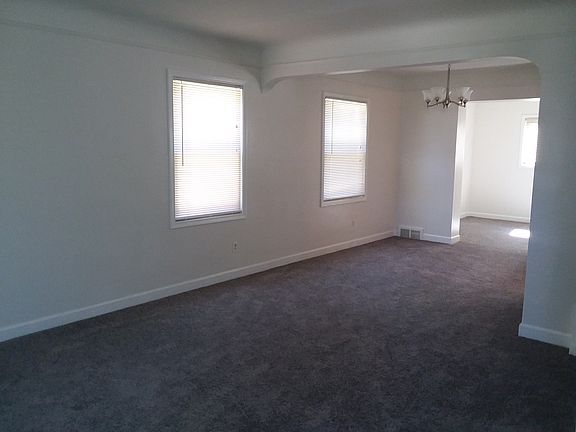5th image of 9967 Farley Ave