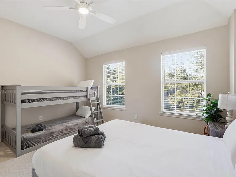 2707 Rochelle Dr — Photo 32