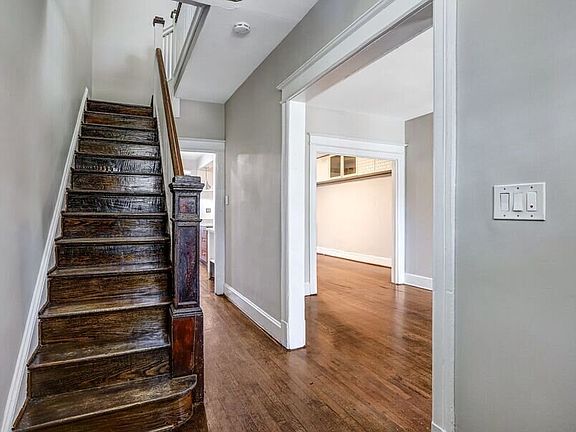 4th image of 821 Kentucky Ave SE
