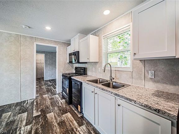 3rd image of 153 Marilyn Dr