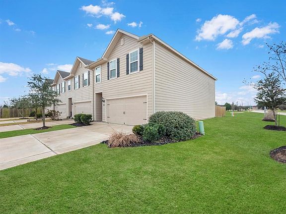 3rd image of 100 Blue Crest Ln