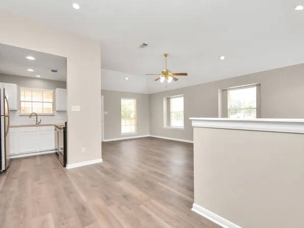 1163 Lovett St, Tomball, TX 77375