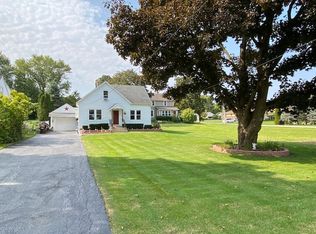 673 Oak St, Woodstock, IL 60098