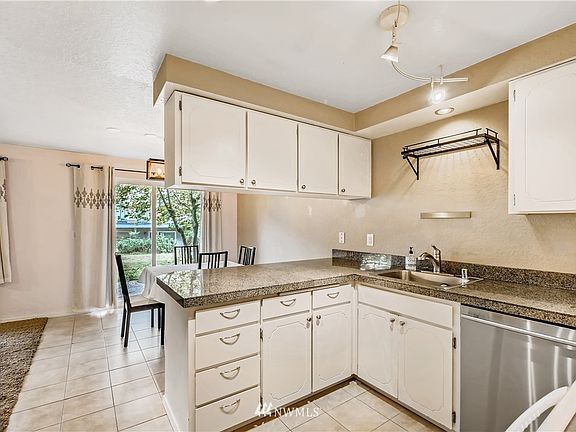 4th image of 20620 60th Ave W APT B