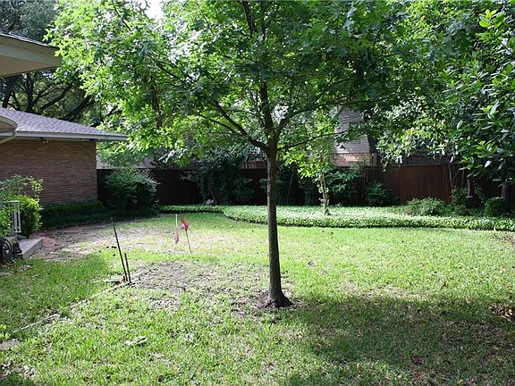 2nd image of 801 Clearwater Dr