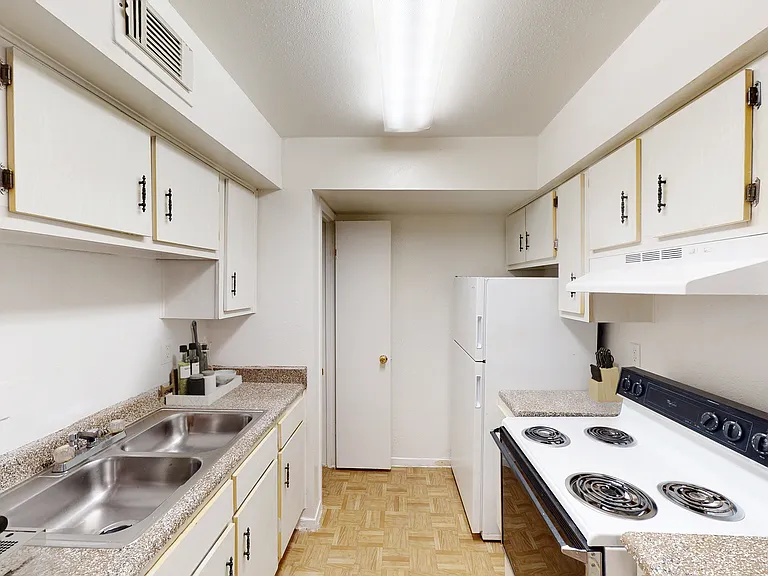 Creekwood Apartments — Photo 25