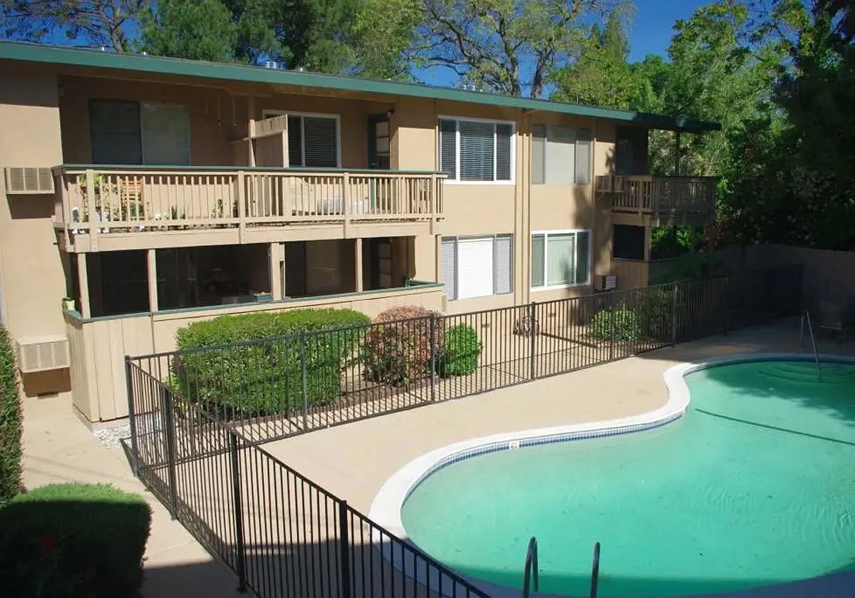 Creekside Terrace — Photo 4