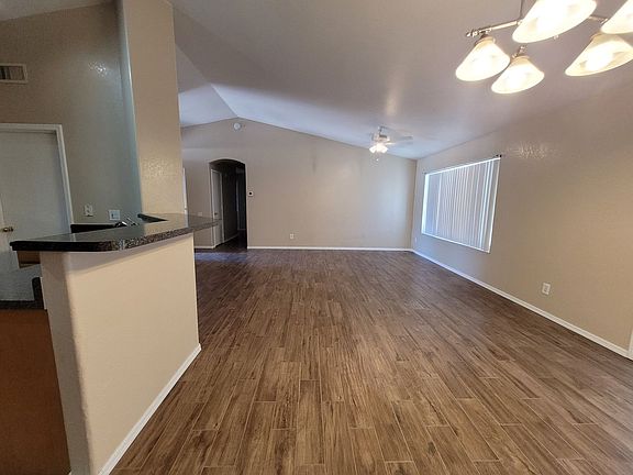 3rd image of 8547 W Missouri Ave