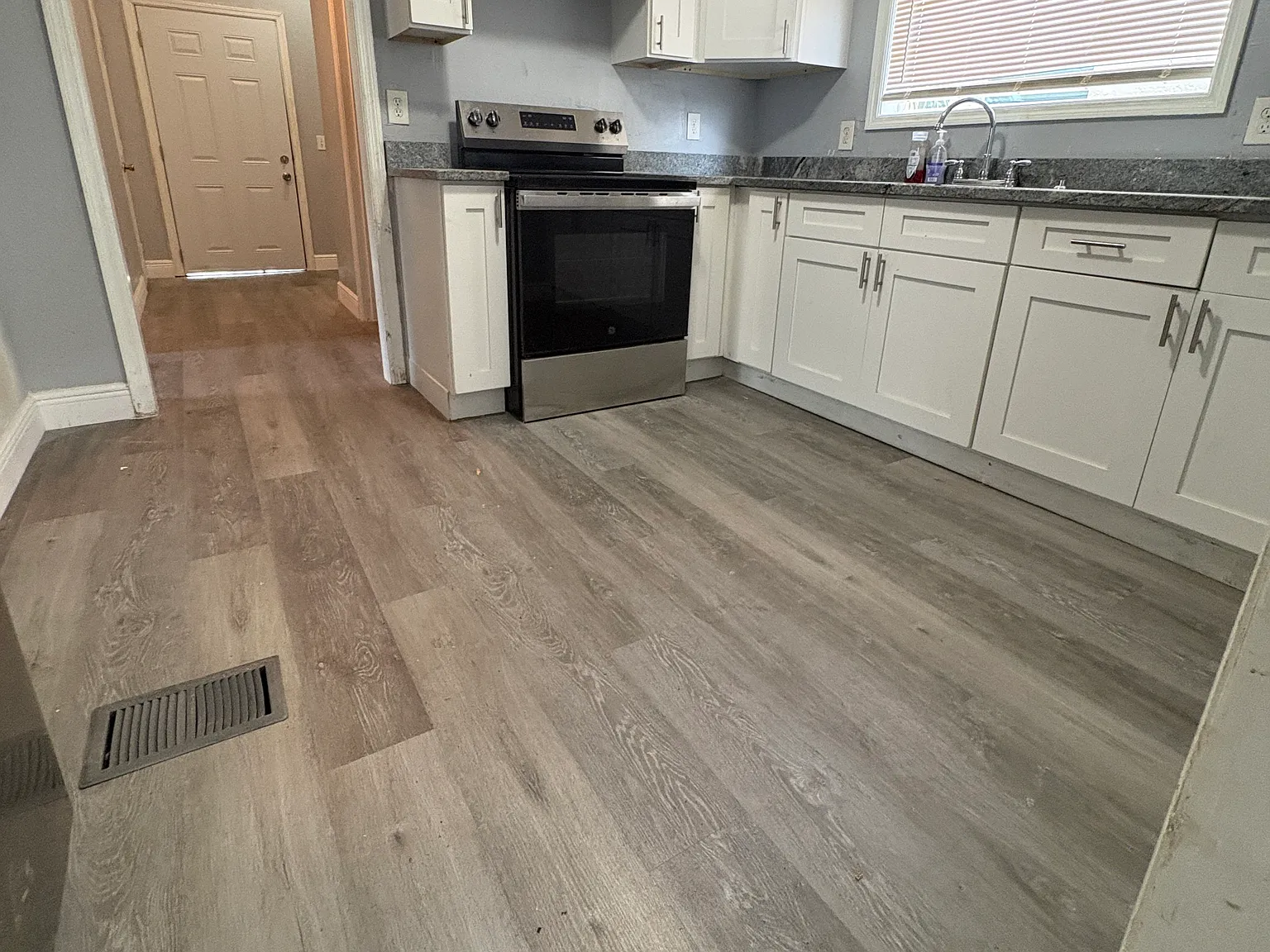 2312 W Spruce St — Photo 4