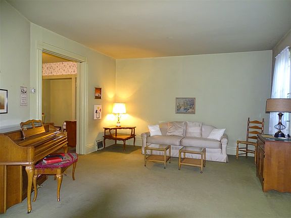 3rd image of 602 E C St